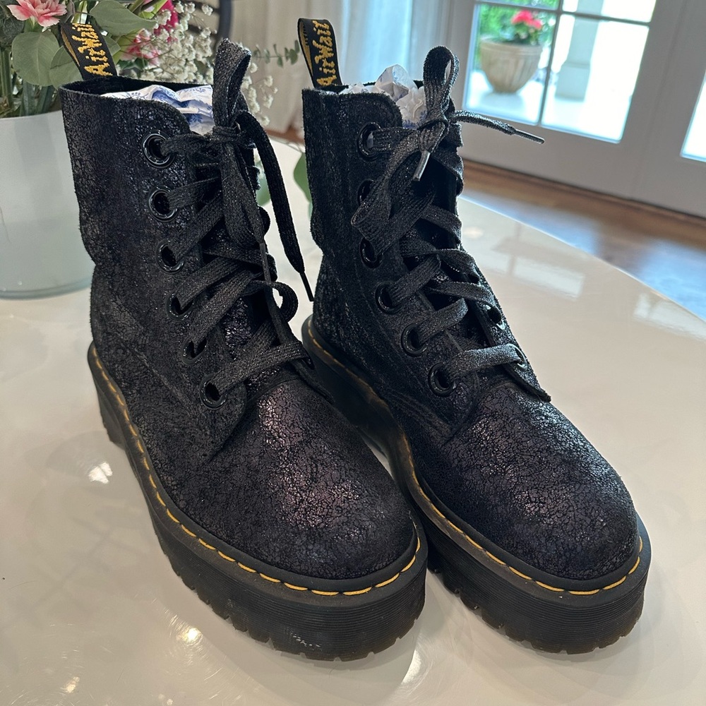 Dr. Martens Molly Crackle Boot Black Iridescent Size 9